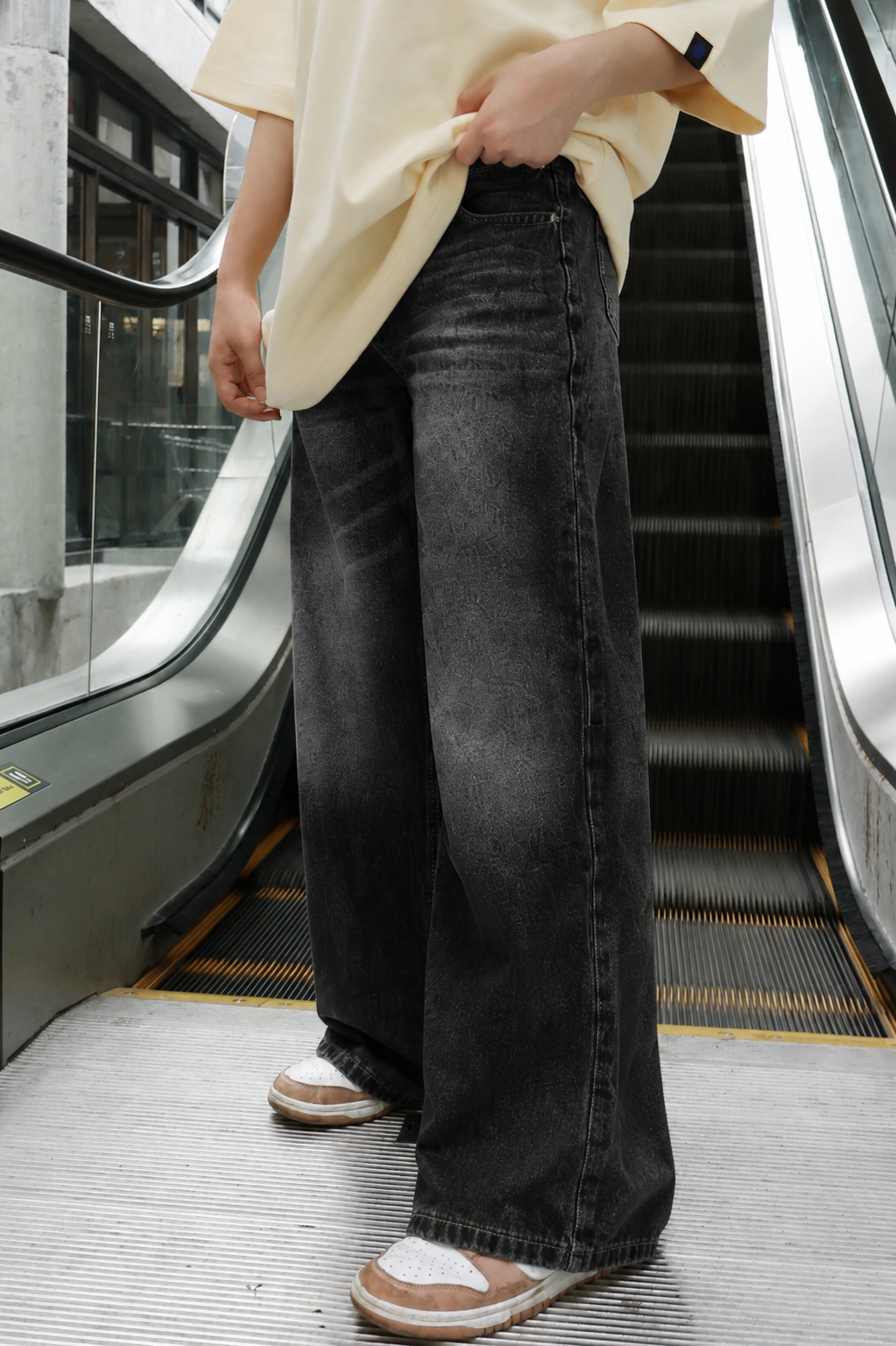 "WHISKER WASH JEANS"
