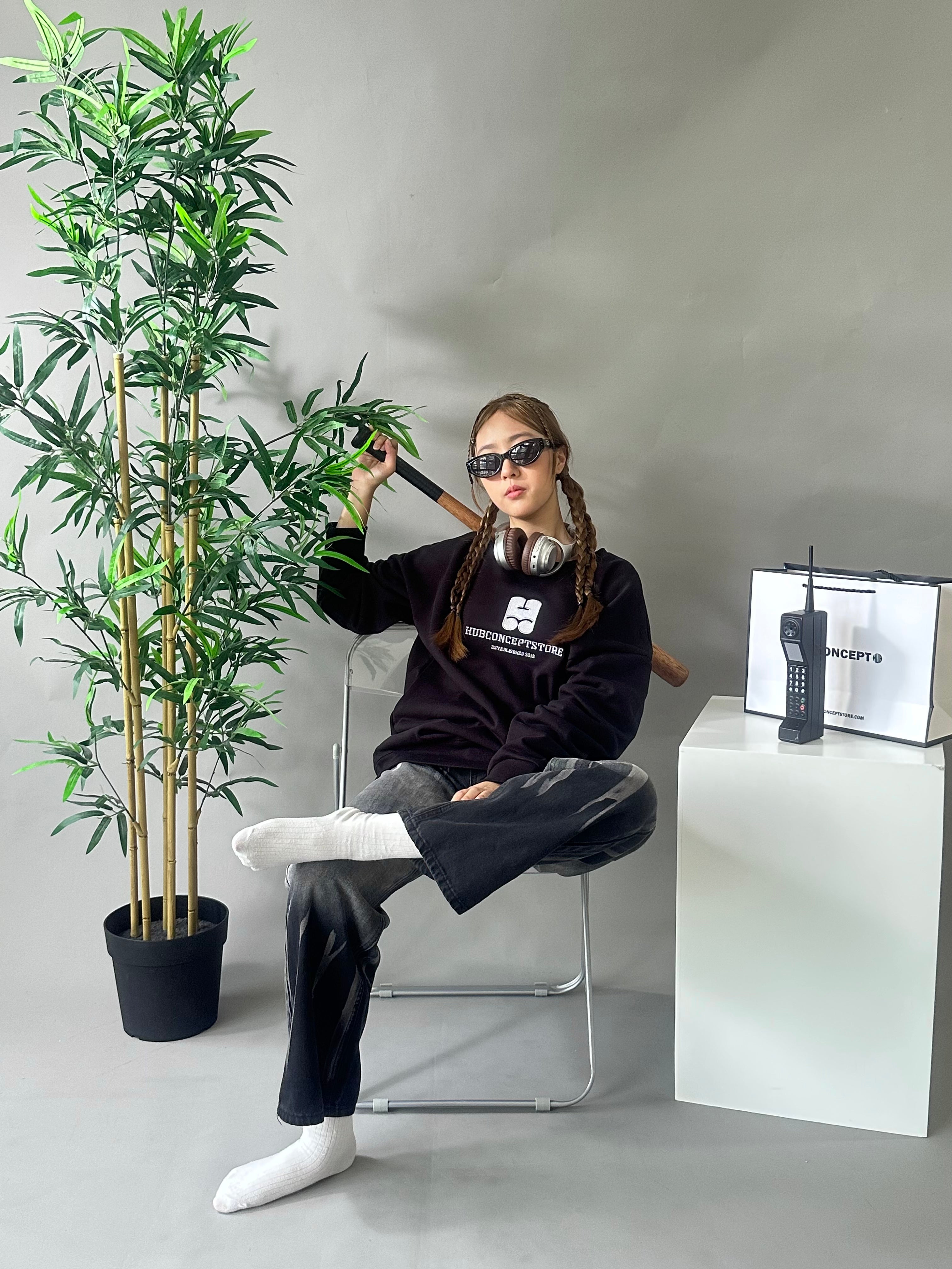 "Mono Frame" Sweater