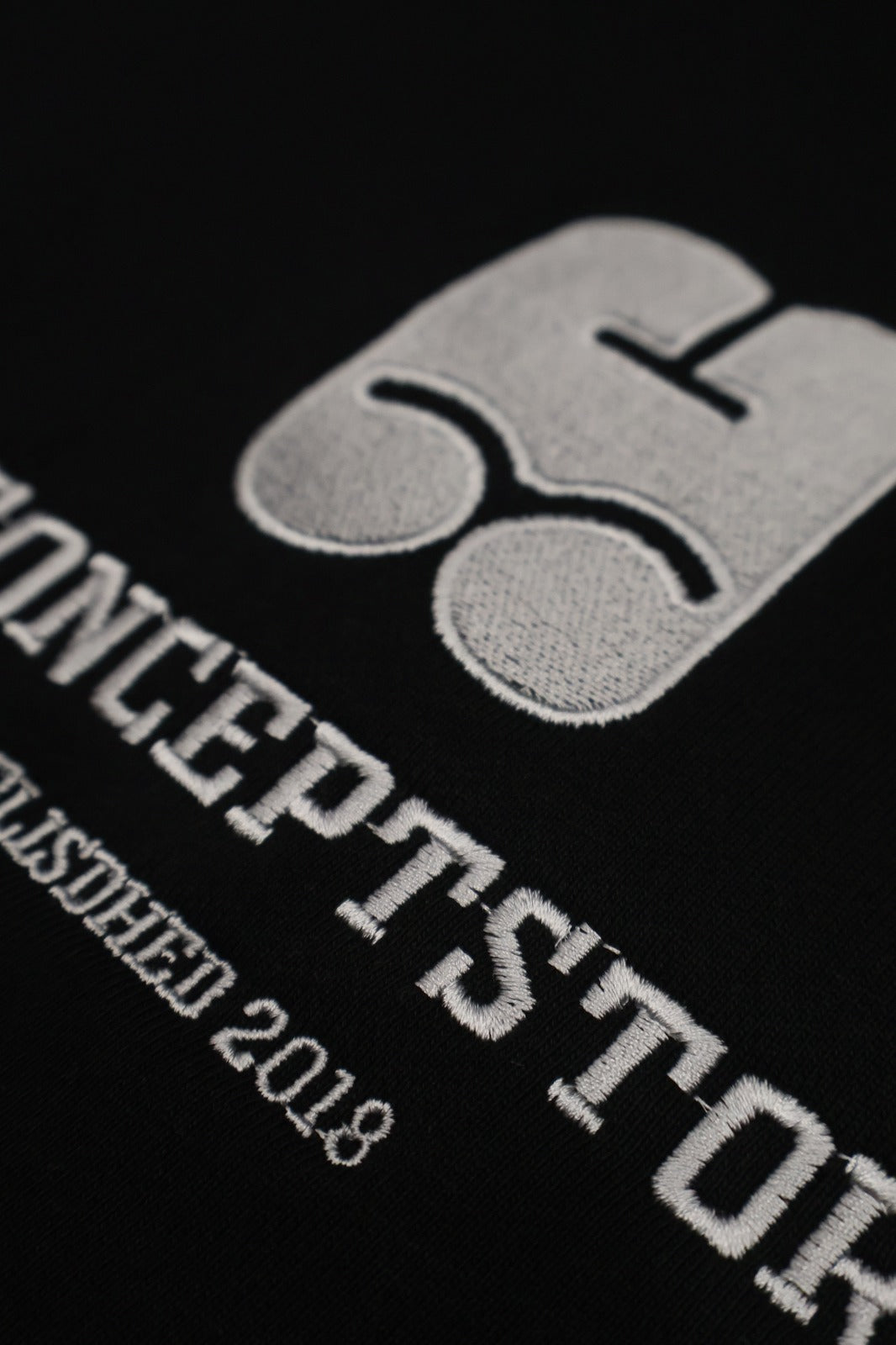 "Mono Frame" Sweater